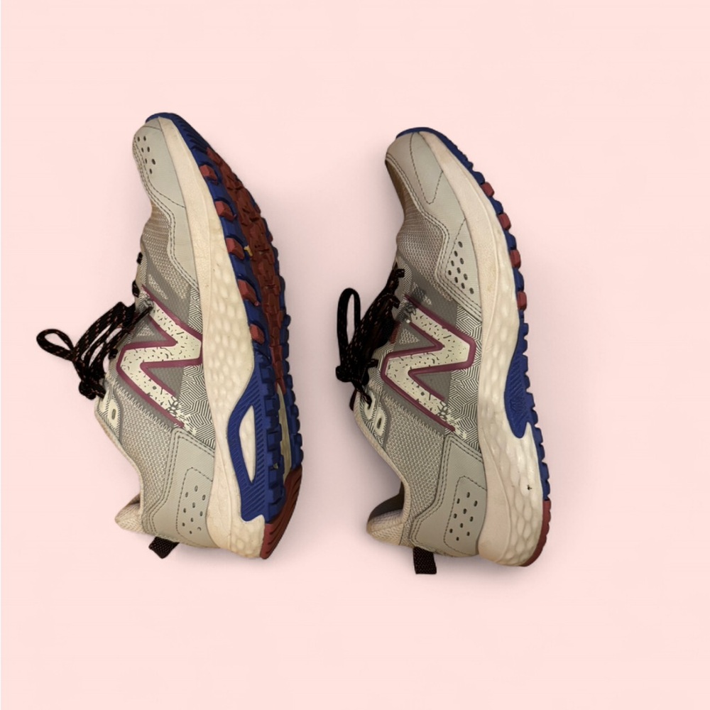 New Balance Women's Sneakers in Gray and Black - Picture 6 of 8